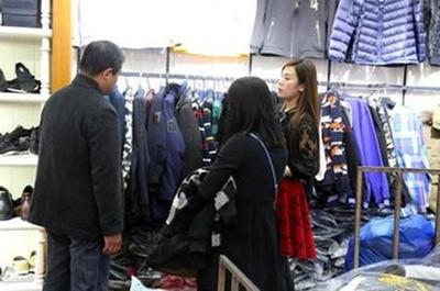 網(wǎng)店和實(shí)體店的衣服到底有何區(qū)別?服裝廠老板說(shuō)出了實(shí)情