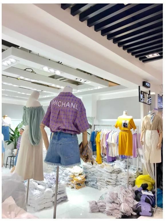 網(wǎng)紅服裝店貨源扒皮,終于知道他們?cè)趺醋龅絻糍崕讉€(gè)億的了!