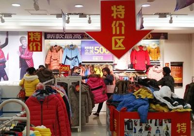 今冬紡織市場遇冷:服裝批發(fā)商仨月關(guān)停兩店!貿(mào)易商不敢囤面料&hellip;